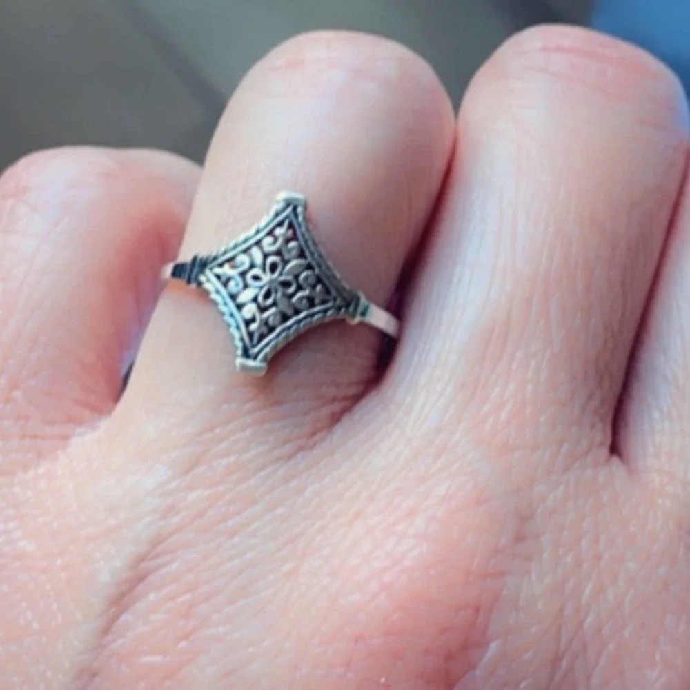 Sterling Silver European Vintage Design Ring​